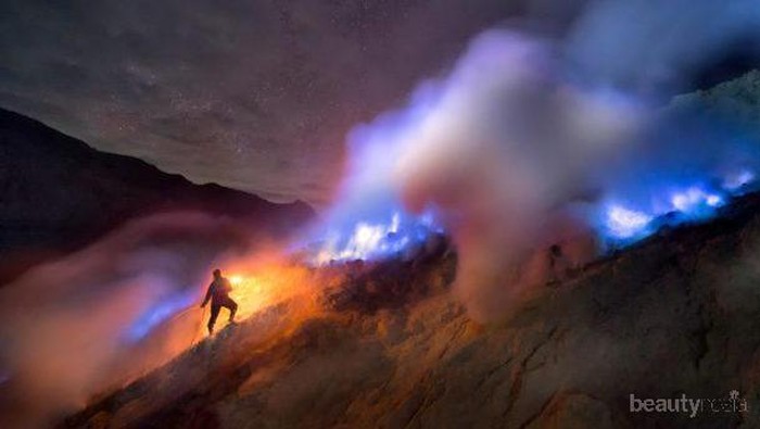 Foto: Indahnya Api Biru di Kawah Ijen Banyuwangi Jawa Timur
