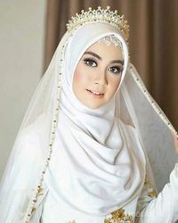 5 Inspirasi Gaun Dan Kebaya Dengan Hijab Menutup Dada Untuk Tampil Syar ...