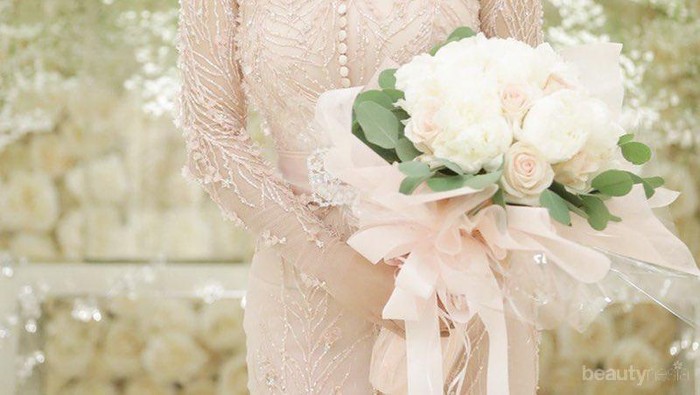 Bongkar Rahasia Cara Bermakeup Syahrini yang Bikin Terlihat Awet Muda