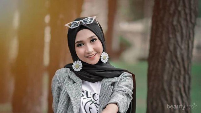 5 Inspirasi Padupadan Gaya dengan Sepatu FILA untuk Hijabers, Semi Formal - Sporty!