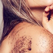 4 Rekomendasi Body Scrub Lokal Murah untuk Kulit Tubuh Halus dan Cerah