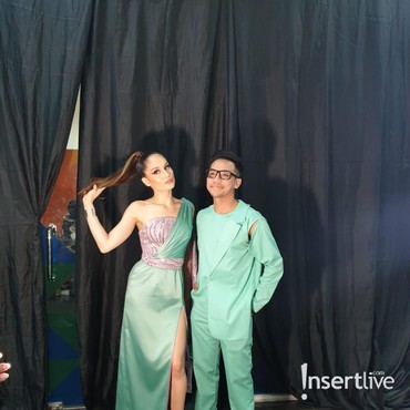 Cinta Laura Akui Tak Malu Pakai Gelang Mainan di IFA 2020