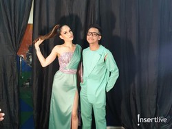 Cinta Laura Akui Tak Malu Pakai Gelang Mainan di IFA 2020