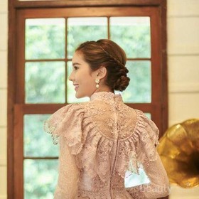 Jadi yang Paling Cantik dengan 3 Gaya Gaun Pesta Brokat Kekinian