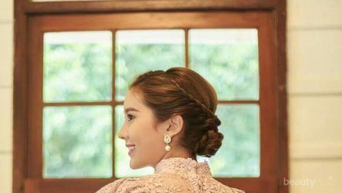 Jadi yang Paling Cantik dengan 3 Gaya Gaun Pesta Brokat Kekinian