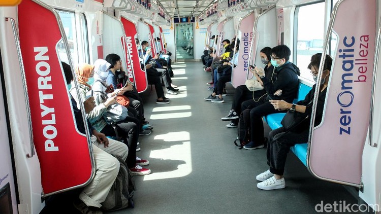 Aturan baru yang dibuat MRT dan TransJakarta ini seiring dengan makin mewabahnya penyebaran virus Corona di Ibu Kota. Lalu seperti apa aturan tersebut ya Bun?