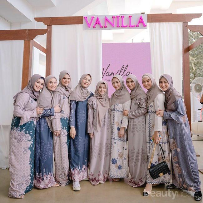 5 Koleksi Dress Vanilla Hijab untuk Tampil Cantik di Hari Raya, Busui