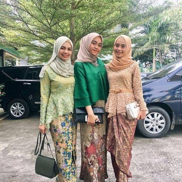 5 Setelan Kebaya Brokat Ini Cocok untuk Digunakan ke Berbagai Acara. Yuk, Cek Inspirasinya Disini!
