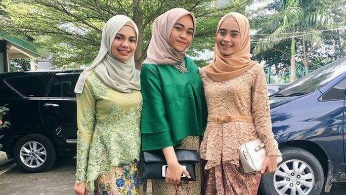 5 Setelan Kebaya Brokat Ini Cocok untuk Digunakan ke Berbagai Acara. Yuk, Cek Inspirasinya Disini!