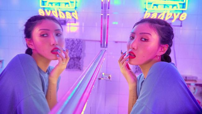 Polisi putuskan Hwasa MAMAMOO bebas dari tuduhan aksi tak senonoh di panggung, sehingga kasus tersebut tak lanjut ke penuntutan.