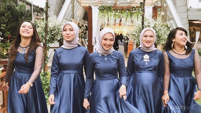 Cari Tahu, 4 Bahan yang Nyaman untuk Bahan Busana Bridesmaid