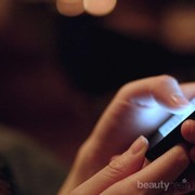 Susah Tidur, Sinar Layar Smartphone Bisa Jadi Penyebabnya