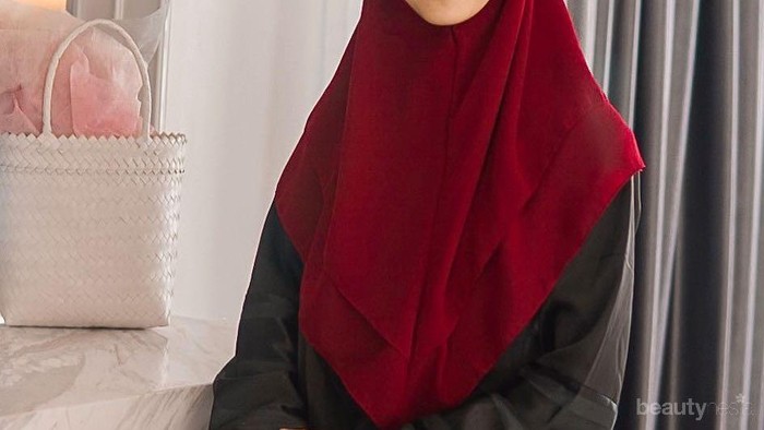 5 Penampilan Hijab Lindswell Kwok, Atlet Wushu yang Anggun dan Manis