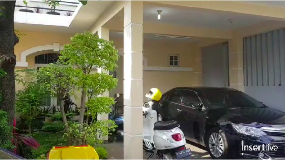 Vanessa Angel dan Bibi Ardiansyah ditangkap polisi terkait kepemilikan narkoba &lpar;16&sol;2&rpar;&period; Mereka diamankan di kediaman barunya di Pos Pengumben&comma; Srengseng&comma; Jakbar&period;