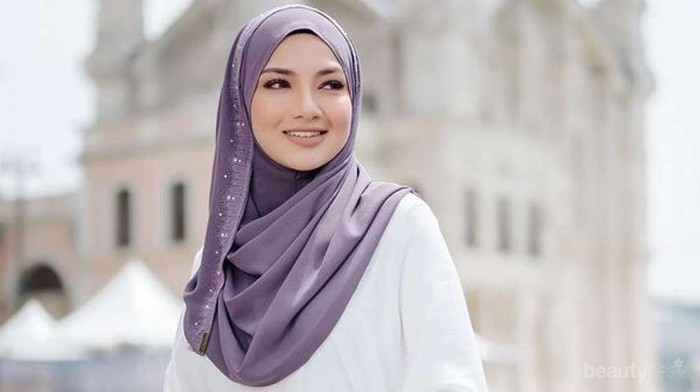 Terapkan 5 Tips Memakai Khimar Instan ke Kantor Agar Penampilan Terlihat Profesional