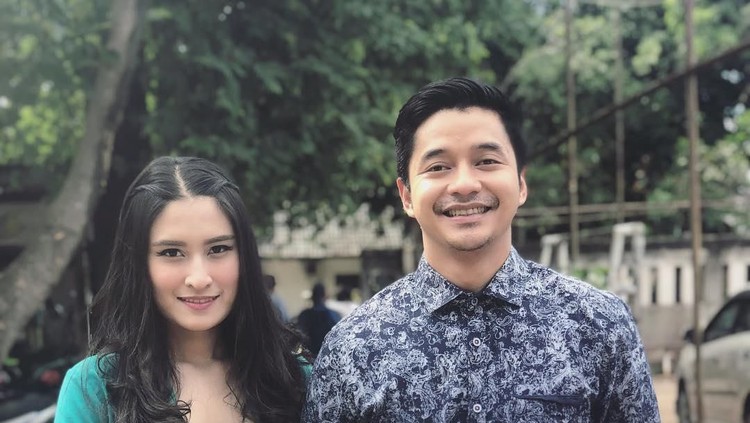 Ibu Angbeen Rishi merasa kecewa lantaran dipolisikan oleh calon menantunya, Adly Fairuz. Ia dilaporkan terkait dugaan pencemaran nama baik.