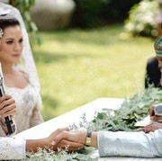 Pernikah Beda Negara Ini Sempat Viral, Simak Berita Uniknya!