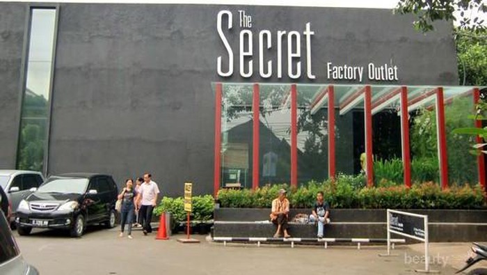Lagi  Jalan-jalan di Bandung? Jangan Lupa Mampir ke Factory Outlet Terbaiknya yang Punya Koleksi Kece Ini, Ladies
