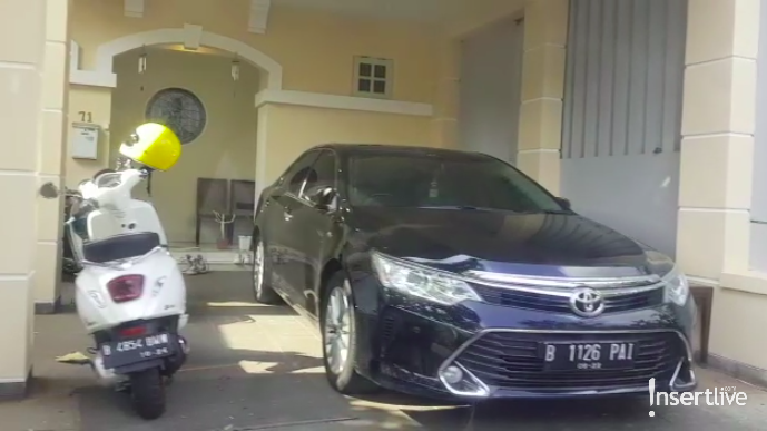 7 Potret Rumah Baru Vanessa Angel Tempat Ditangkap Terkait Narkoba Vanessa Angel dan Bibi Ardiansyah ditangkap polisi terkait kepemilikan narkoba (16/2). Mereka diamankan di kediaman barunya di Pos Pengumben, Srengseng, Jakbar.