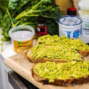 Jadi Menu Sarapan Favorit, Coba Yuk Resep Roti Gandum Selai Alpukat