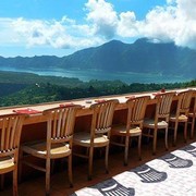 Lelah Dengan Hiruk-Pikuk Ibukota? Kunjungi 5 Resto Tenang Di Bali Ini