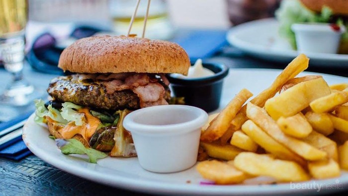 Selain Obesitas, Ini Bahaya yang Mengintai Jika Kamu Terlalu Banyak Makan Junk Food