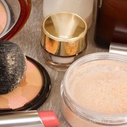 [FORUM] Untuk makeup sehari-hari lebih bagus menggunakan loose powder atau compact powder ya girls?