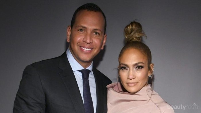 Kemesraan Jennifer Lopez & Kekasih, Liburan Romantis Hingga Cincin Tunangan Rp71,5 Miliar!