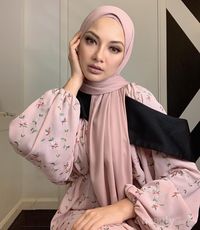 Inspirasi Cantik 5 Hijab Influencer Malaysia Yang Wajib Kamu Ikuti