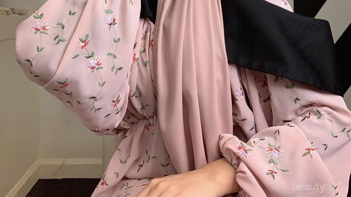 Inspirasi Cantik 5 Hijab Influencer Malaysia yang Wajib Kamu Ikuti