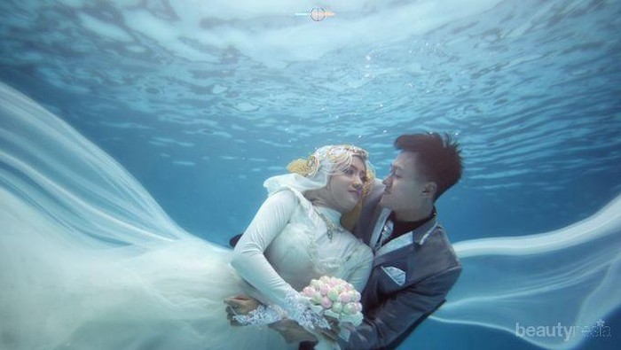 Ide Foto Pre-Wedding Hijab Ini Cantik dan Oke Banget! Bisa Jadi Inspirasimu, Ladies