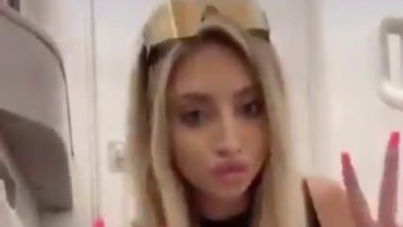 img-title Kacau! Viral Wanita Jilat Kursi Toilet Demi Corona Challenge