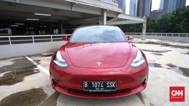 Ratusan komentar netizen ini diketahui datang usai crazy rich asal Medan, Indrakenz, membeli Model 3 secara online di Tokopedia.