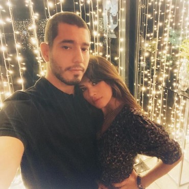 Jangan Sirik, Ini Cara Manis Suami Kedua Lamar Adinda Bakrie