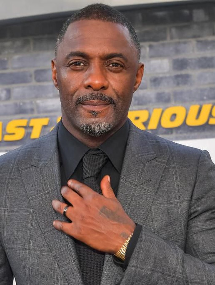 Nama Elba terus dibahas penggemar, usai Craig David mengumumkan pensiun. Elba mendapat ketenaran di series The Wire dan sejak saat itu ia kerap menghiasi layar./Foto:Getty Images/Dia Dipasupil