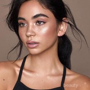 Cata Nih! 4 Rekomendasi Highlighter Drugstore untuk Pemula