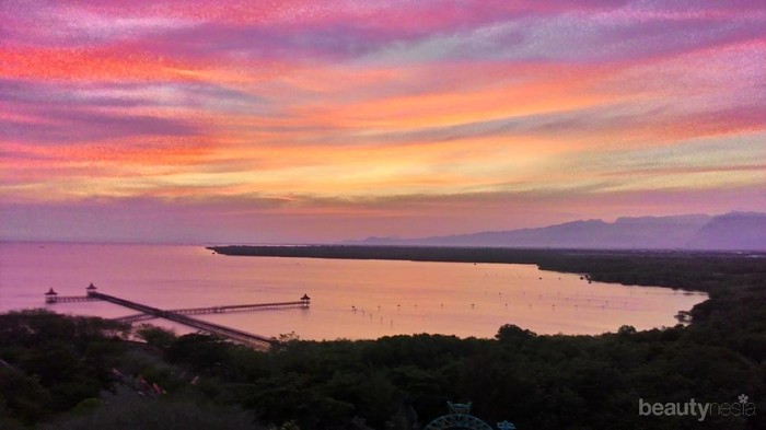 Panorama Menakjubkan di 4 Bukit Bintang Pulau Jawa