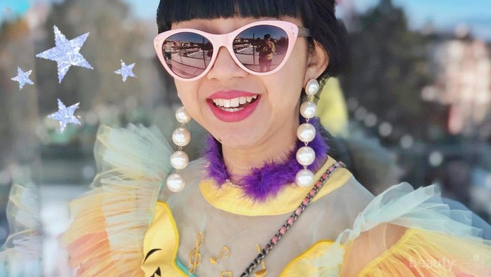 8 Gaya Quirky Diana Rikasari, Blogger yang Patung Lilinnya Dipamerkan di Swiss