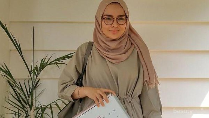 Tips and Trick, Memilih Model Kacamata untuk Hijabers Pipi Tembam