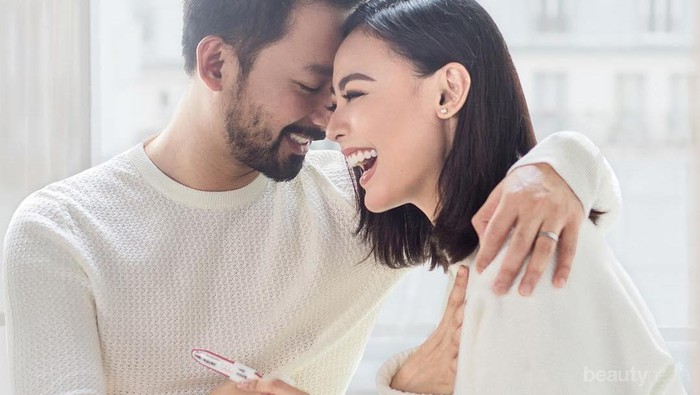 10 Potret Manis Maternity Shoot ala Whulandary Herman untuk Inspirasimu