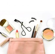 Gak Perlu Bawa Banyak, Cukup 7 Makeup di Pouch Kalian untuk Tampil Cantik Setiap Hari