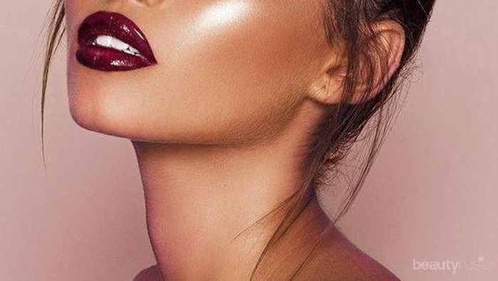 Wajah Glowing Bukan Berminyak, Ini Tips Memilih Warna Highlighter Sesuai Warna Kulit
