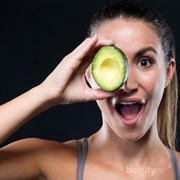 DIY: Masker Buah Alpukat di Musim Hujan, Ubah Kulit Wajah Tampak Lebih Muda!