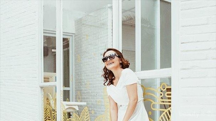 Deretan Gaya Casual ala 'Si Syantik' Siti Badriah, Sneakers Paling Favorit!