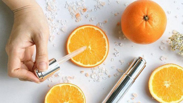 3 Rekomendasi Serum Vitamin C Terbaik untuk Anti-Aging dan Pudarkan Bekas Jerawat