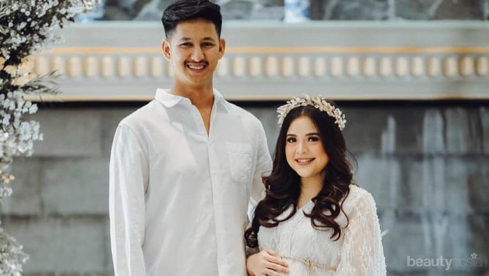 Inspirasi Maternity Shoot Manis ala Tasya Kamila dan Suami
