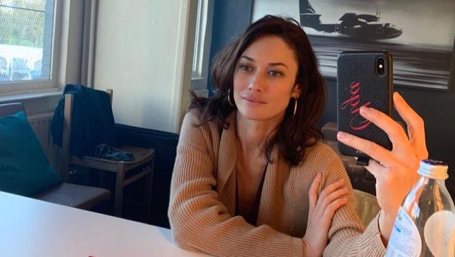 2. Olga Kurylenko Tom Hanks hingga Andrea Dian, simak tujuh artis yang sanggup bangkit usai dinyatakan positif Corona.