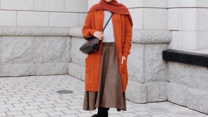 Style Tips: Midi Skirt untuk Hijabers, Chic Tapi Tetap Tertutup