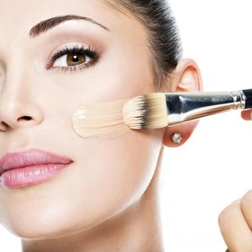 8 Tips Memakai Foundation yang Tepat agar Wajah Terlihat Cantik Natural