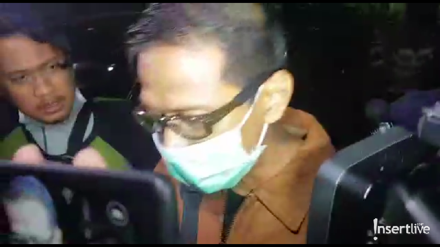 Ayah Vanessa Angel, Doddy Sudrajat, datang menjenguk Bibi Ardiansyah di Polres Jakarta Barat usai penangkapannya terkait kasus narkoba.